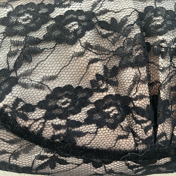 Black and beige lace clutch with over the shoulder option (black strap). - Picture 5 of 5